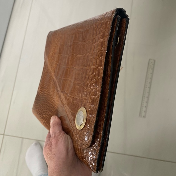 Brown leather moc-croc clutch purse - Picture 4 of 6